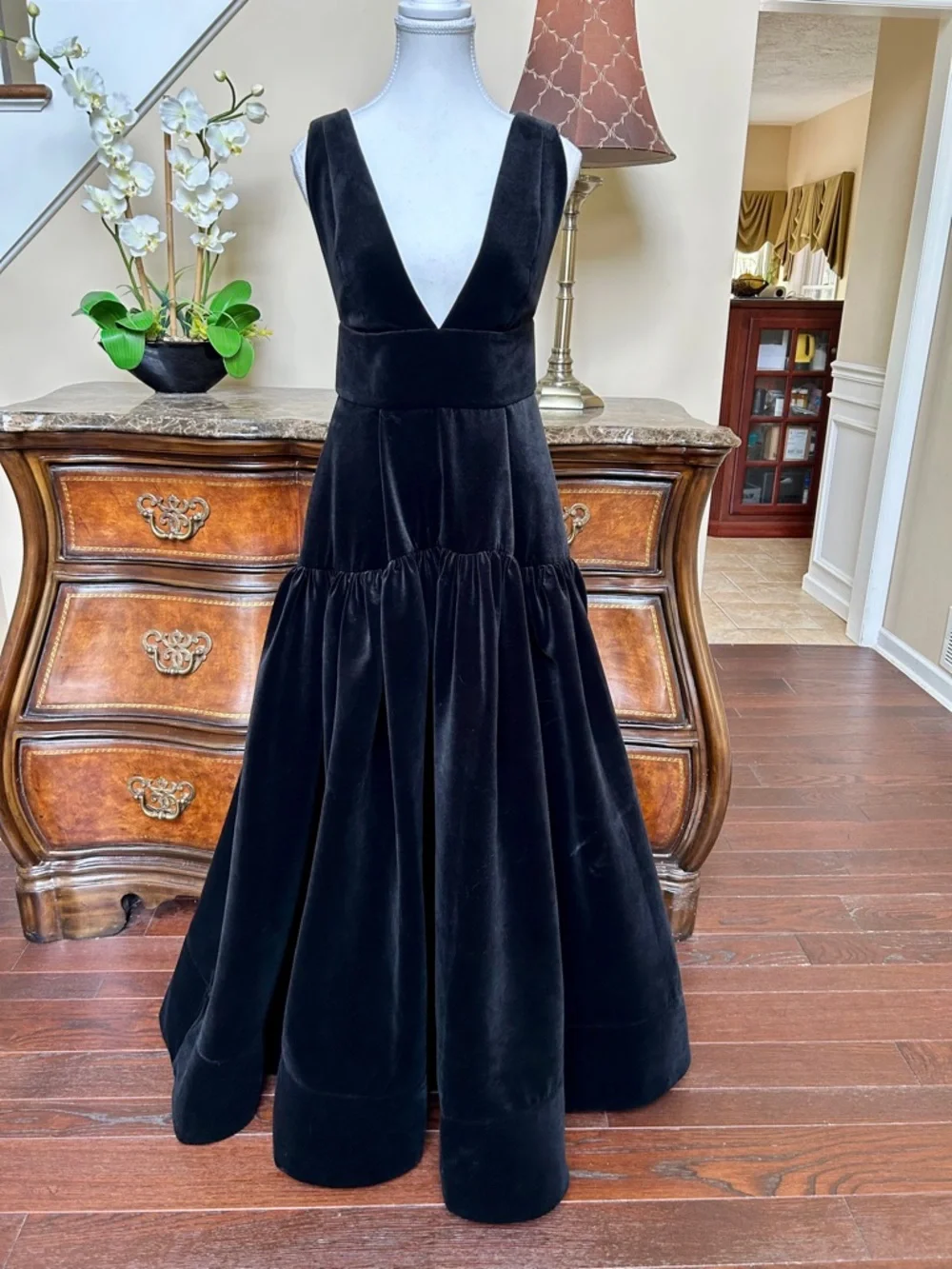 LILA VELVET GOWN - Picture 4 of 6